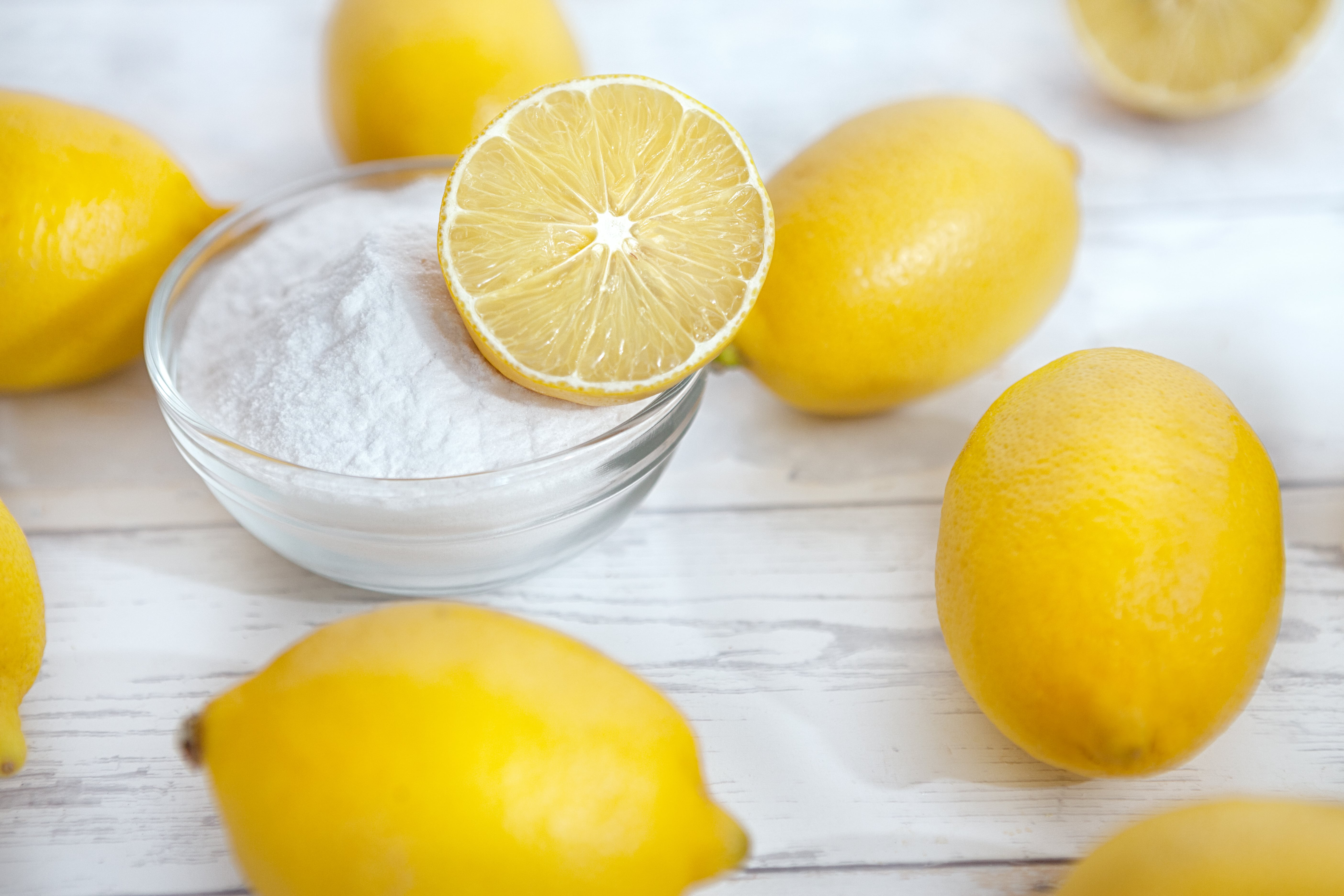 Лимон вода корица сода. Сода и лимон. Натуральный лимонный сок. Содовый с лимоном. Сода с лимоном и водой.