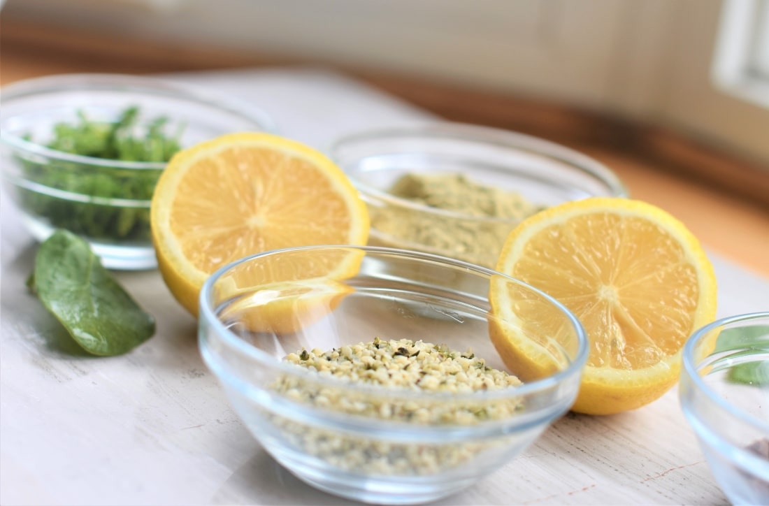 Hemp seeds lemon and parsely to detoxify